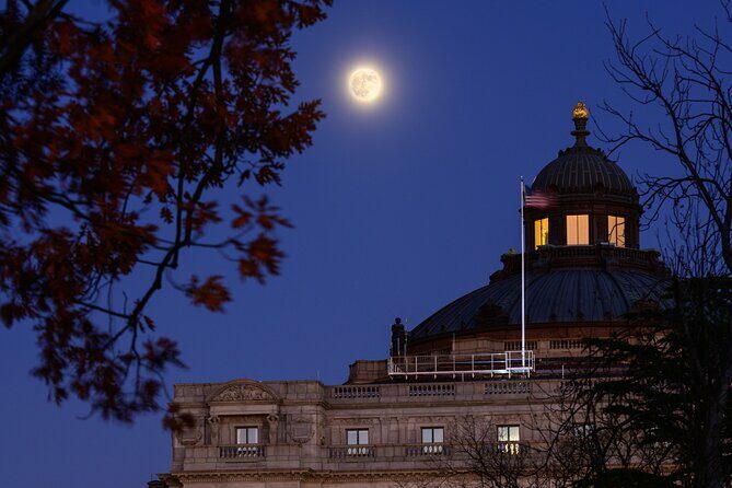 Dark History: Scandals of Capitol Hill Evening Walking Tour - Authentic Insights from Reviews
