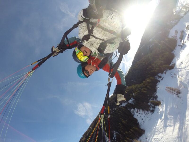 Davos: Tandem Paragliding Experience - Qualifications of the Pilots