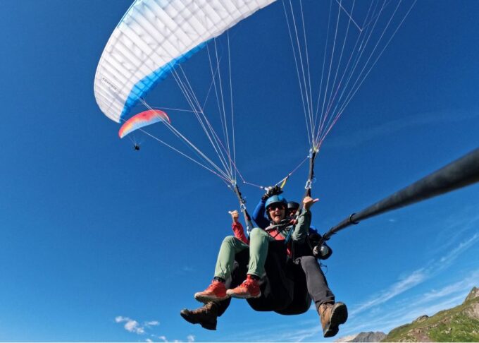Davos: Tandem Paragliding Flight - Launching and Steering the Glider