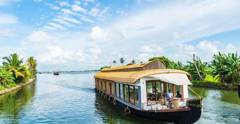 Day Cruise Tour in Alleppey From Kochi With Lunch - Key Points