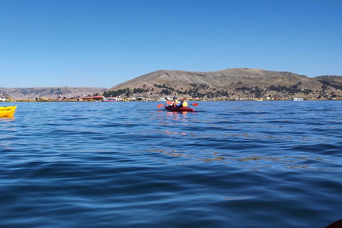 Day Kayaking at Southern Uros Islands + Local Lunch - Enjoying the Local Lunch