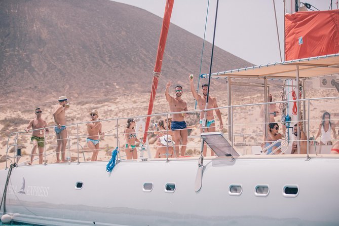 Day Sail to La Graciosa - Exploring the Island Village