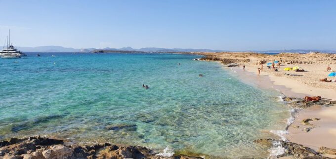 Day Sail Tour From Ibiza to Formentera - Group Size and Services