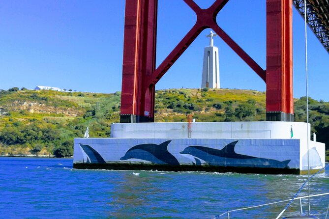 Day Time / Sunset Boat Tour in Lisbon With Portuguese Wine - Group Size and Duration