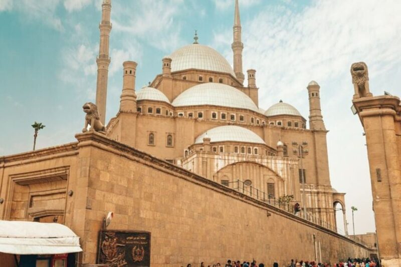 Day Tour Great Pyramids and Sphinx Egyptian Museum Bazzar - Itinerary Highlights