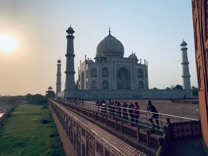 Day Tour in Taj Mahal With Guide - Itinerary & Experience