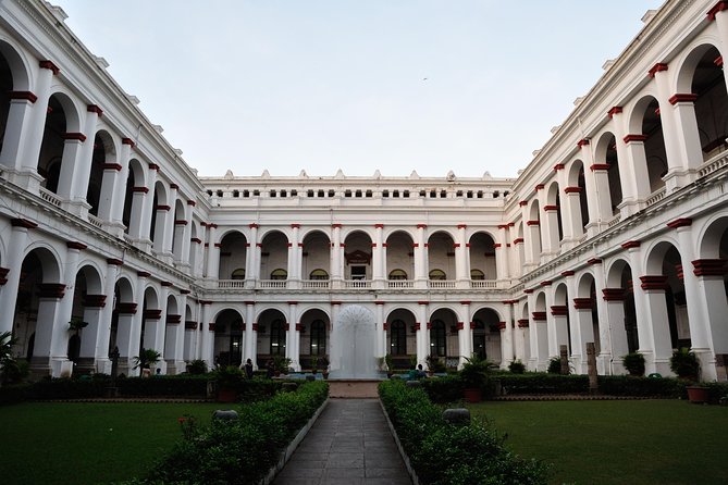 Day Tour Of Kolkata - Navigating the Citys Bustling Streets