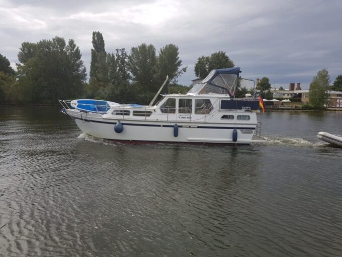 Day Tour: Private Wannsee Lake and Werder Yacht Cruise - Getting to the Marina