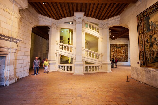 Day Tour to Chenonceau and Chambord Castles - Navigating the Tours Logistics and Details