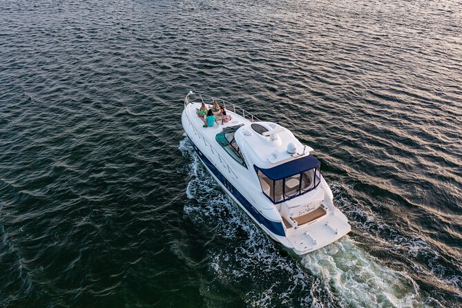 Day Tour to Harbor Lights - Onboard Amenities