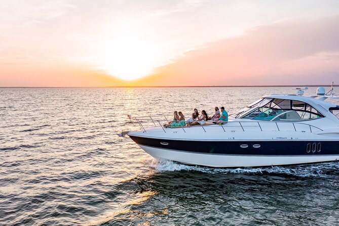 Day Tour to Harbor Lights - Onboard Amenities
