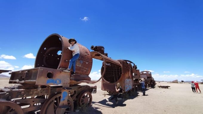 Day Tour Uyuni Salt Flats With Lunch and Sunset - Contact Information
