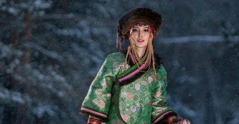 Day Tour With Traditional Clothes and Photographer - Key Points