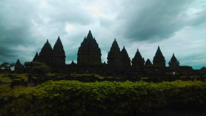 Day Trip Borobudur & Prambanan From Yogyakarta - What to Bring