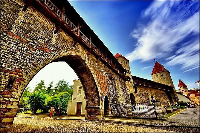 Day Trip From Helsinki to Tallinn. Ferry Included - Exploring Tallinns Old Town