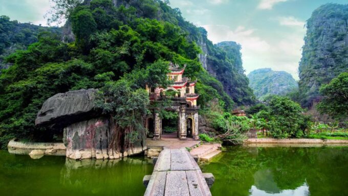 Day Trip-Hoa Lu-Trang An-Mua Cave-Lunch-Transfer - Frequently Asked Questions