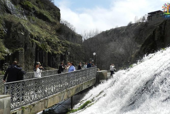 Day Trip Natural Beauty of Jermuk: Noratus, Hayravank, Selim Pass - Noratus and Its Kachkars