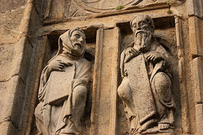 Day Trip: Santiago De Compostela and Valença Do Minho Day Trip With Lunch - Included Amenities and Meeting Details