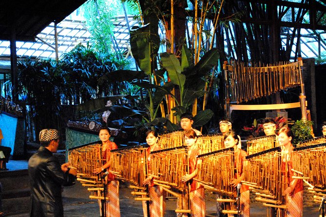 DAY TRIP TO BANDUNG CITY From Jakarta - Indonesian Cuisine Indulgence