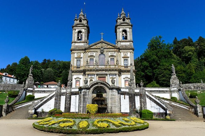 Day Trip to Braga and Guimarães With Lunch From Porto - Exploring Guimarães