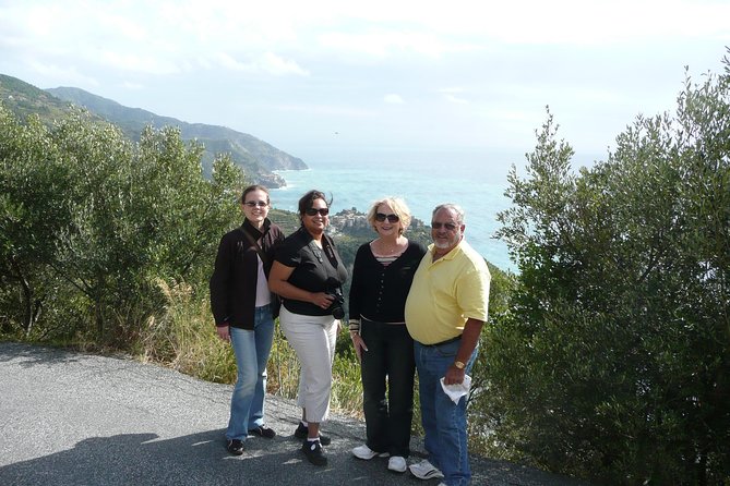 Day Trip to Cinque Terre by Deluxe Minivan & Hiking - Accessibility Considerations