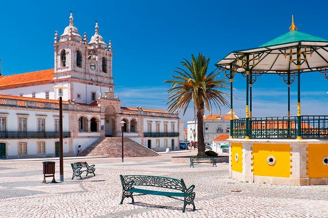 Day Trip to Queluz, Nazaré and Óbidos From Lisbon - Exploring Queluz Palace and Gardens
