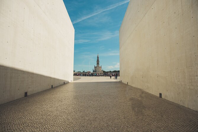 Day Trip to Queluz, Nazaré and Óbidos From Lisbon - Wandering the Medieval Town of Óbidos