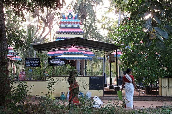 Day Trip to Varkala From Trivandrum (Guided Full Day City Tour) - Navigating Varkalas Bustling Markets