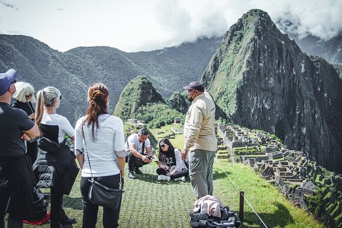 Day Trip Tour to Machu Picchu by Panoramic Train From Cusco - Onboard Activities