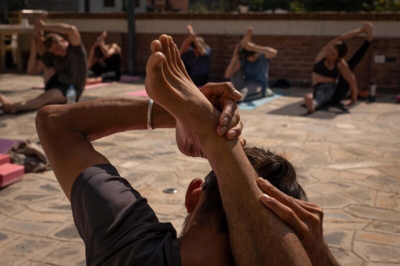 Day Yoga Meditation Retreat With Lunch, Kathmandu - Instructor and Language