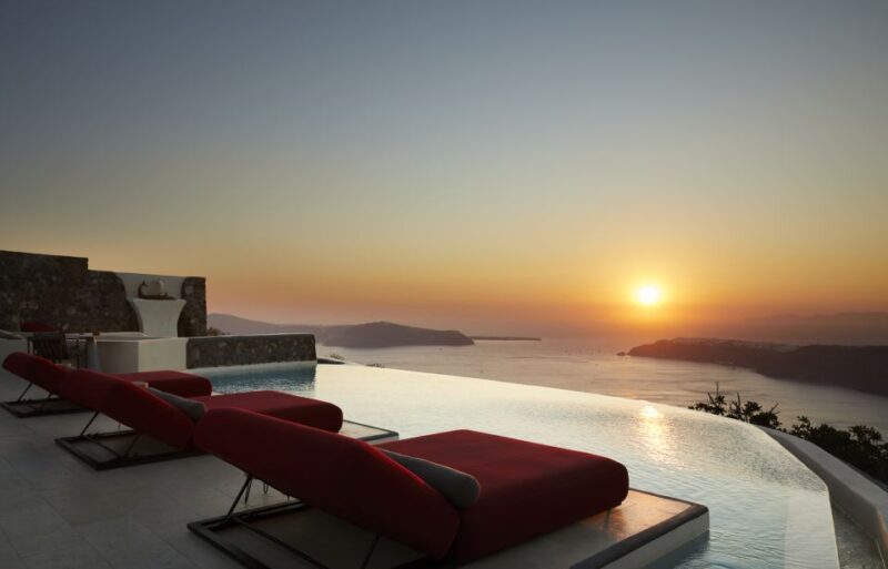 Daybed Relaxation With Infinity Pool Use With Caldera Views - Breathtaking Caldera and Sunset Views