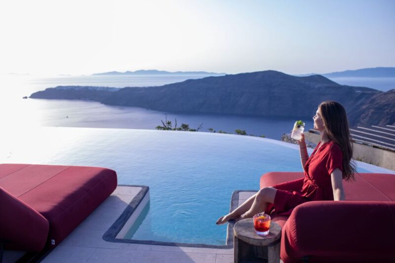 Daybed Relaxation With Infinity Pool Use With Caldera Views - Cheerful Mediterranean Sun Experience
