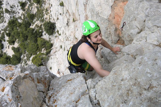 Daytime Multi-Pitch Climbing in the Calanques National Park - Pausing for Refreshments and Snacks