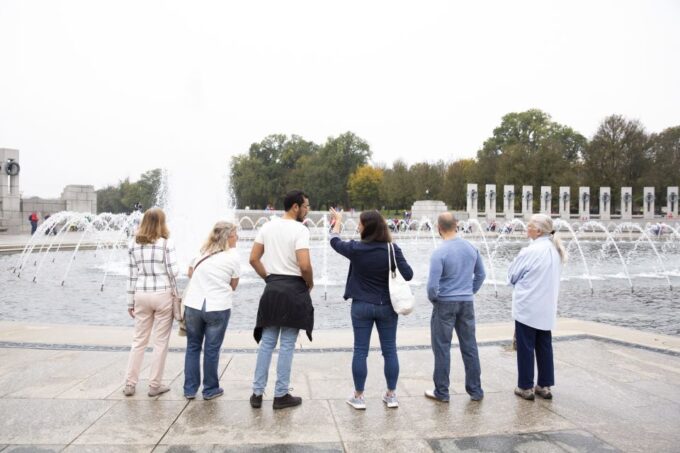 DC: Guided National Mall Tour & Washington Monument Ticket - Climbing the Washington Monument