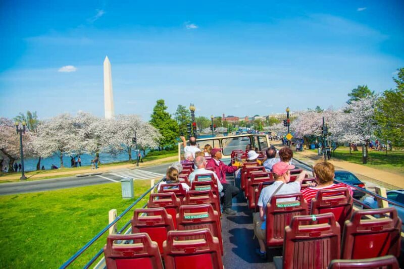DC: Hop-on Hop-off Sightseeing Tour with 18 Convenient Stops - Key Points