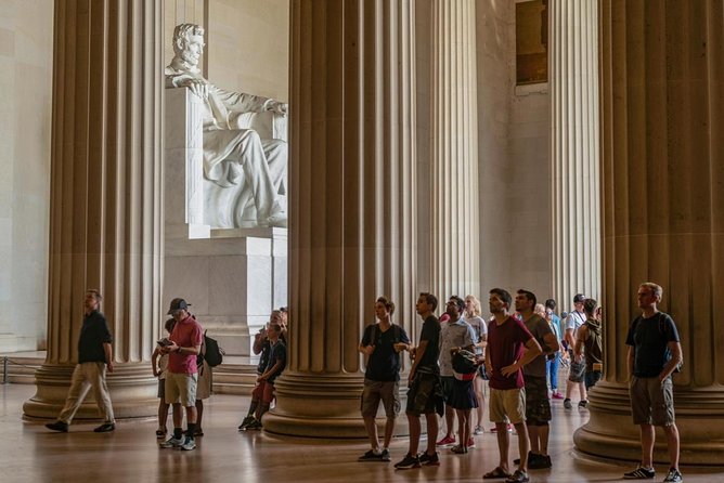 DC Monuments and Memorials Night Tour - Knowledgeable Tour Guides