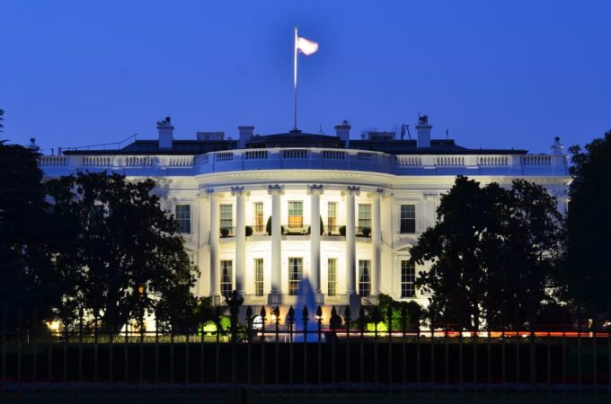 Dc: Monuments & Memorials Sunset Tour With Live Guide - Multilingual Commentary Options