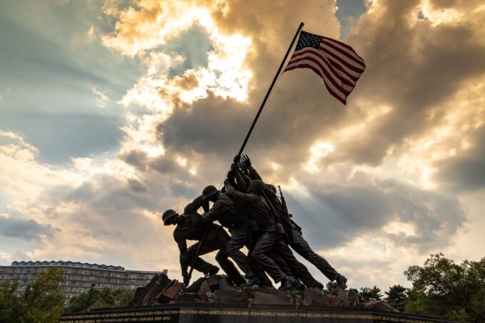 Dc: Monuments & Memorials Sunset Tour With Live Guide - Meeting Point and Accessibility