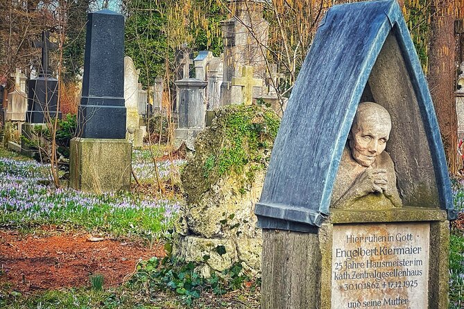 Death and Chocolate: Walking Tour of Munichs Old South Cemetery - Exploring the Old South Cemetery