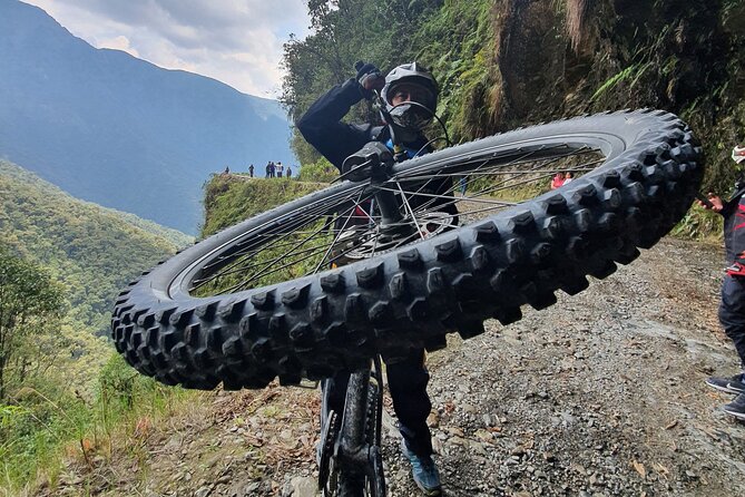 Death Road by Bike -Full Suspension- - Meeting and Pickup
