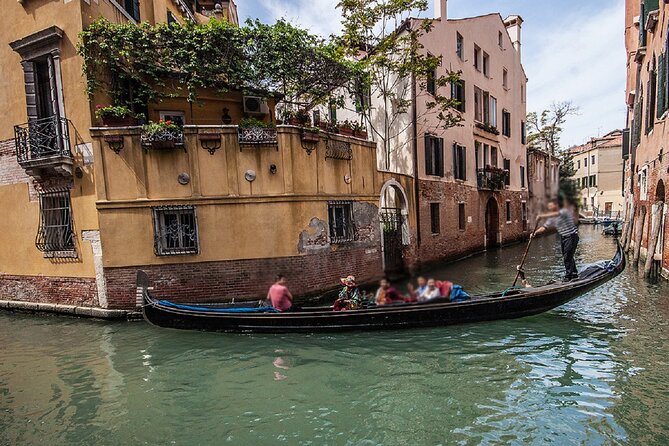 Deep Into Venice: Morning Walking Tour & Gondola Ride - Exploring Venetian History and Art