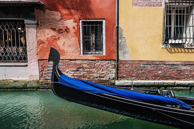 Deep Into Venice: Morning Walking Tour & Gondola Ride - Palazzo Contarini Del Bovolo and the Bovolo Stairs