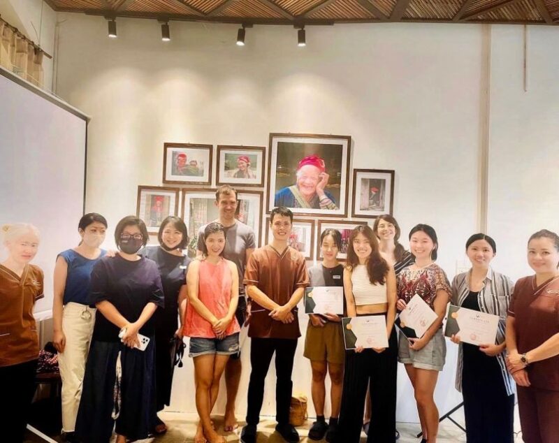 Deep Tissue Neck and Shoulder Massage Class in English - Instructor and Class Size