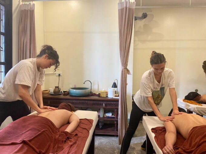 Deep Tissue Neck and Shoulder Massage Class in English - Class Availability and Reservations