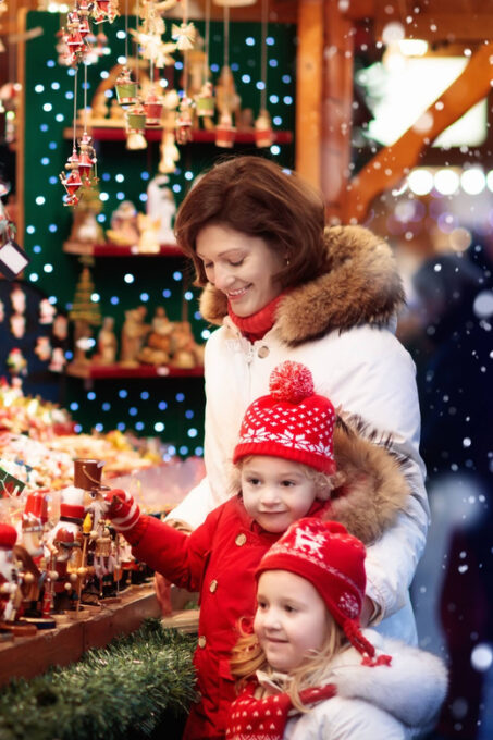 Delft: 2-Hour Christmas Walking Tour - Group Size and Language