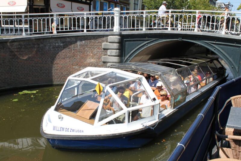 Delft: Canal Cruise With Guided Commentary - Cruise Experience