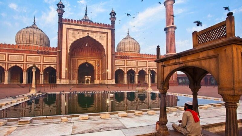 Delhi: 6-Hours Delhi Spiritual Sites With Famous Temples - Experiencing Hindu Spirituality