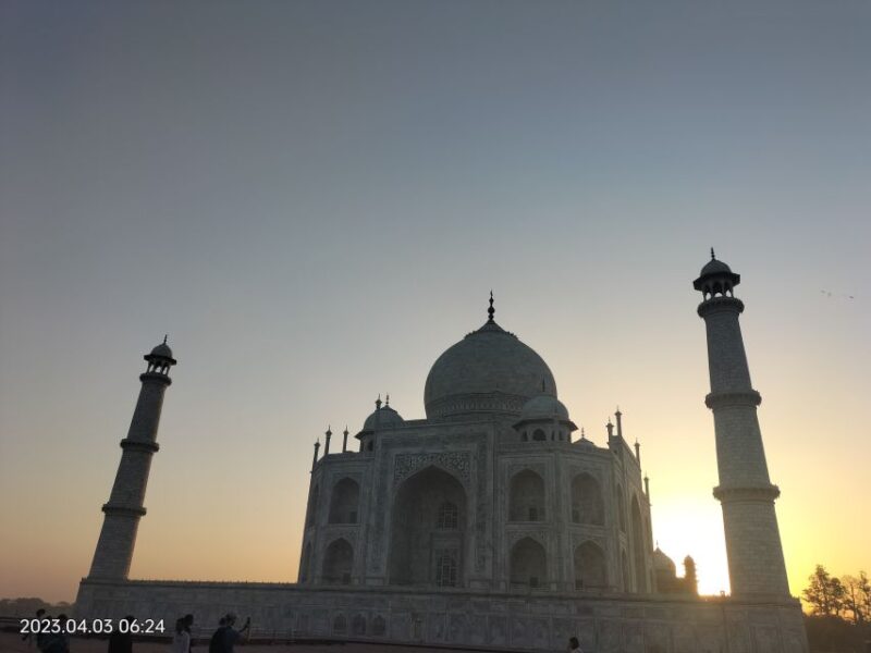 Delhi: Agra Fort and Taj Mahal Day Trip With Tickets & Lunch - Accessibility and Languages