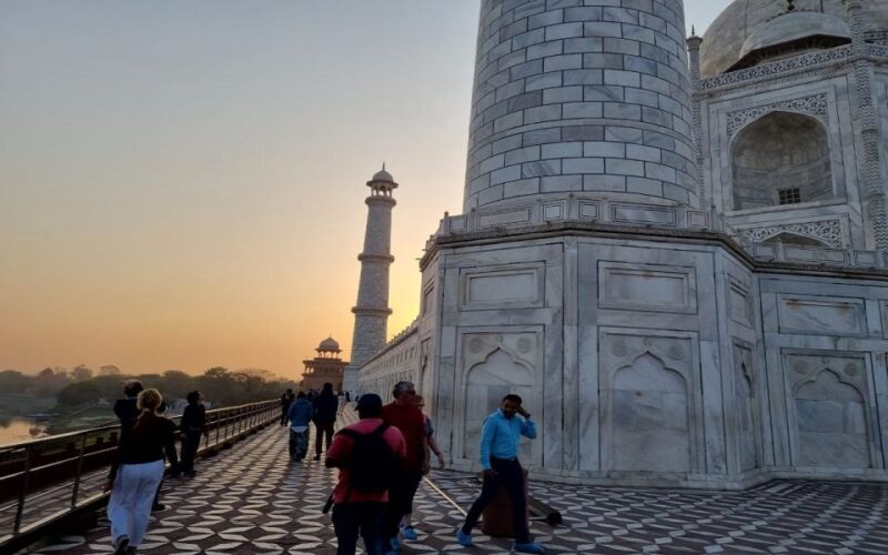 Delhi: Agra Mathura Vrindavan Sightseeing Tour With Lunch - Itinerary Details