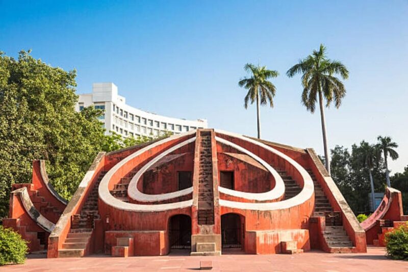 Delhi Airport to Airport: Guided Layover Delhi City Tour - Transportation and Group Size